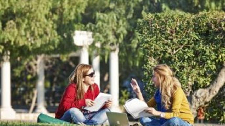 Yd&uuml; İktisadi Ve İdari Bilimler Fak&uuml;ltesi 14 B&ouml;l&uuml;m İle Geniş Bir Yelpaze Sunuyor