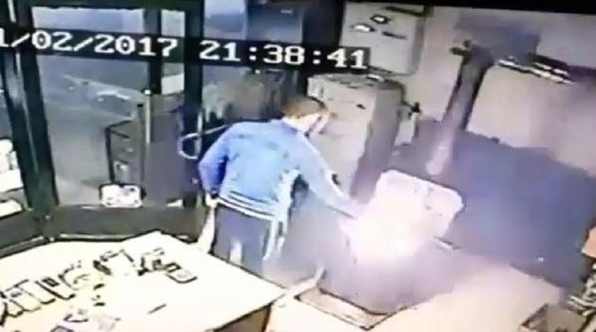 Sobayı Benzinle Yakarken Alevler I&ccedil;inde Kaldı