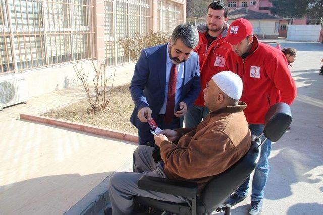 Batman&rsquo;da Bin 119 Suriyeli Aileye Kızılay Kartı Verildi 2