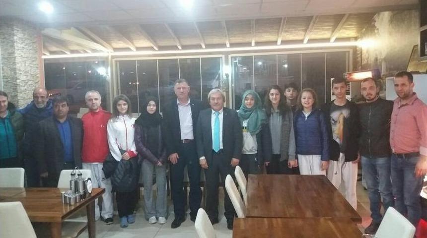 Başkan Duymuş, Başarılı Sporcuları İle Buluştu