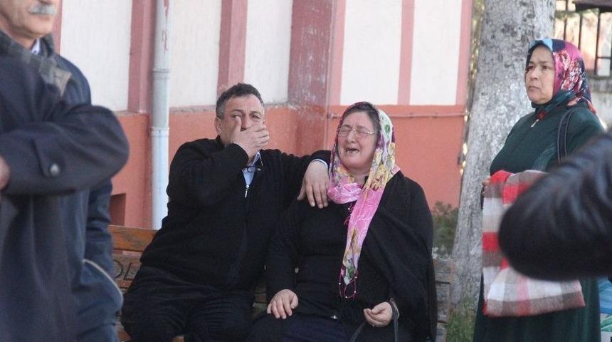 Oğlunun Katiline M&uuml;ebbet Verilmeyince Anne Sinir Krizleri Ge&ccedil;irdi