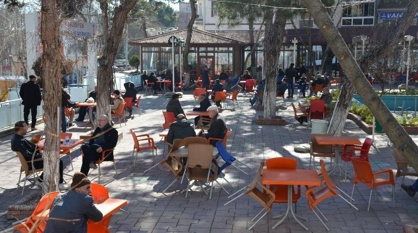 Bilecik&rsquo;te Havaların Isınmasıyla Vatandaş Parklara Koştu