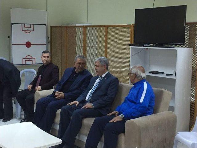 Başkan Polat, Bu Hafta Oynayacağı Karaköprü Maçı Öncesi Yeşilyurt Belediyespor’a Başarı Diledi