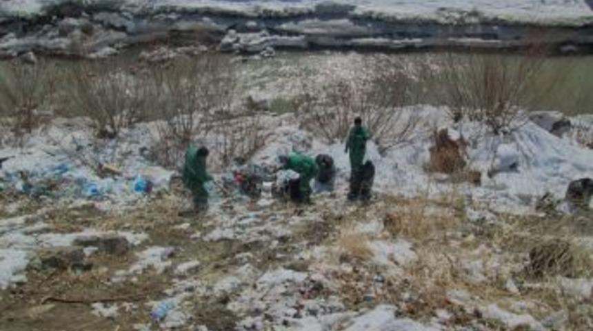 Hakkari Belediyesinden &Ccedil;evre Temizliği