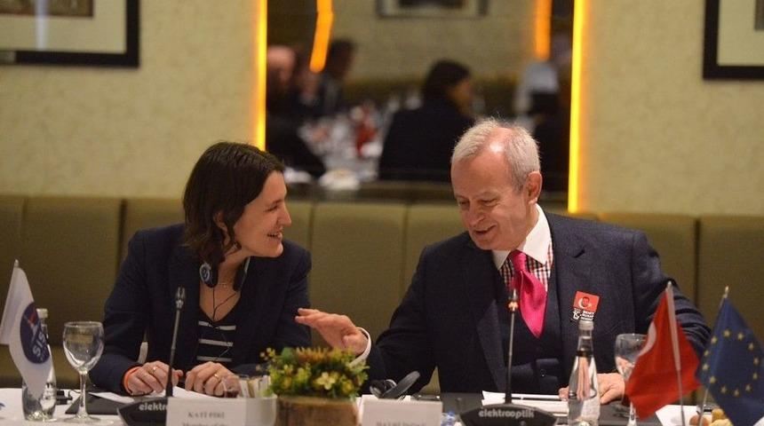 Yerel Y&ouml;netimlerin Avrupa Birliği S&uuml;recindeki Rol&uuml; Şişli&rsquo;de Konuşuldu