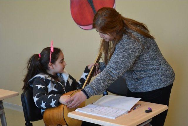 Bağlama Eğitimi Başladı 1