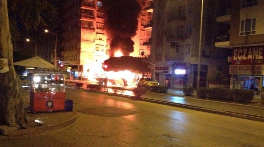 Servis Midib&uuml;s&uuml; Yandı, İş&ccedil;iler &Ouml;l&uuml;mden D&ouml;nd&uuml;