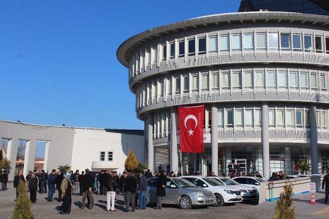 Köy Garajının Taşınmasını Protesto Ettiler