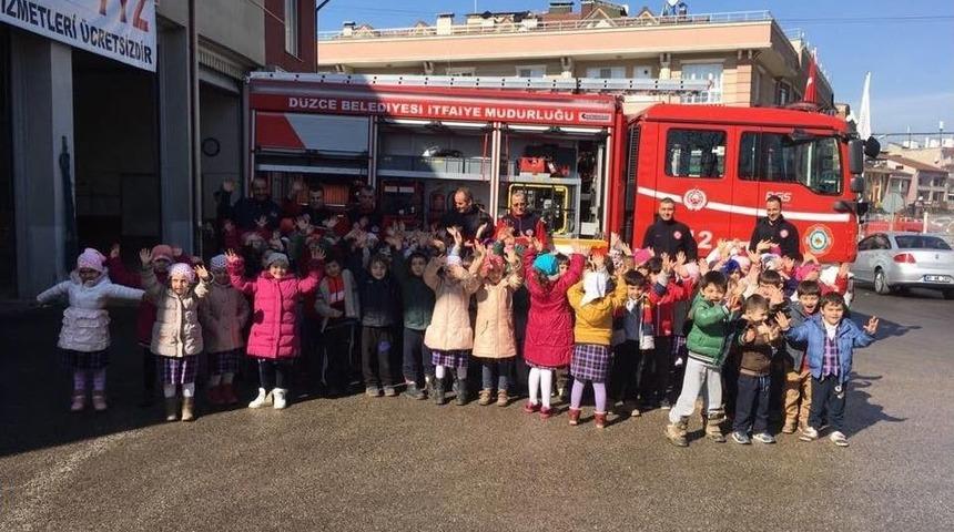 Minik &Ouml;ğrenciler İtfaiyeyi Gezdi