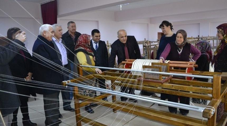 Dokuma Tezgahları &Ccedil;ekmen Bezi İ&ccedil;in &Ccedil;alıştı