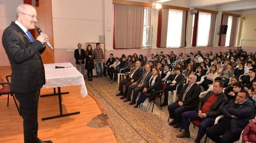 Kafaoğlu &Ouml;ğrencilerle S&ouml;yleşi Yaptı