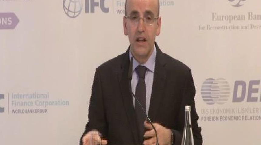 Şimşek: &Ouml;n&uuml;m&uuml;zde Kısa Vadeli Olarak Bir Tek Belirsizlik Referandum Kaldı