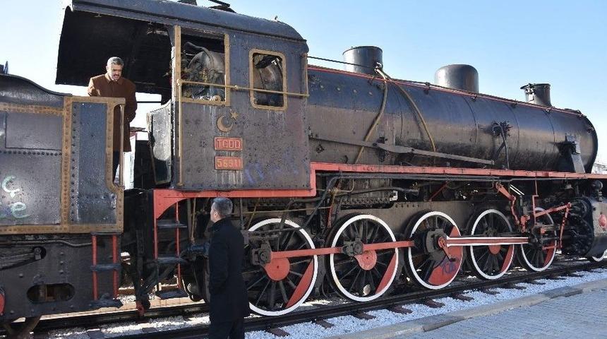 Nazilli&rsquo;de Kara Tren Hangara Geldi