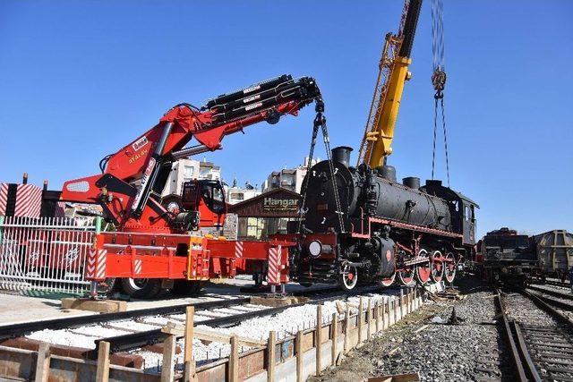 Nazilli’de Kara Tren Hangara Geldi