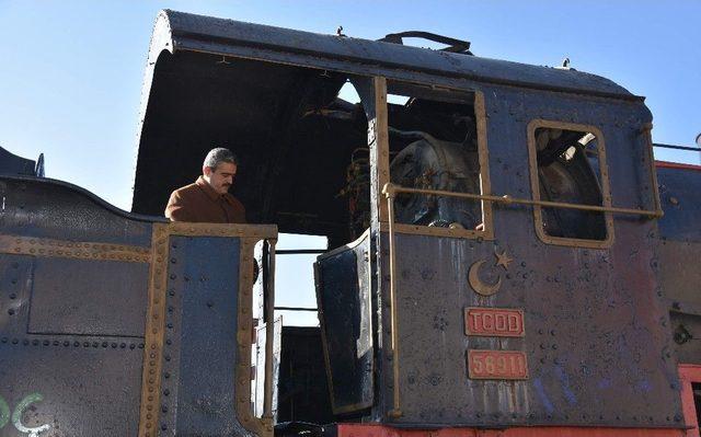 Nazilli’de Kara Tren Hangara Geldi