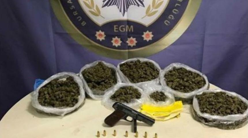 Bursa'da Hassas Terazili Uyuşturucu Satıcılarına Baskın