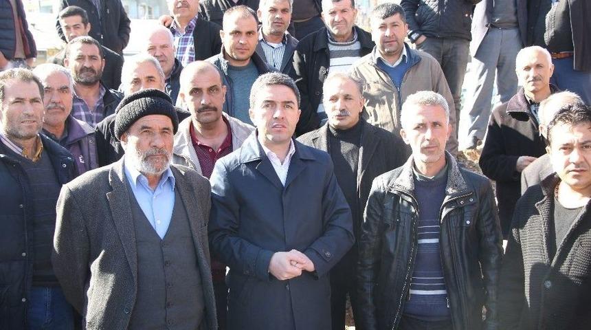 Chp Malatya İl Başkanı Kiraz, Eski K&ouml;y Garajının Girişinin Toprakla Kapatılmasına Tepki G&ouml;sterdi