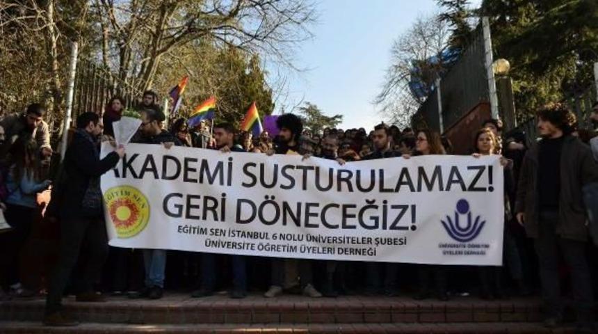 Yt&uuml;'den Khk Ile Ihra&ccedil; Edilen Akademisyenleri &Ouml;ğrenci Ve Meslektaşları Uğurladı