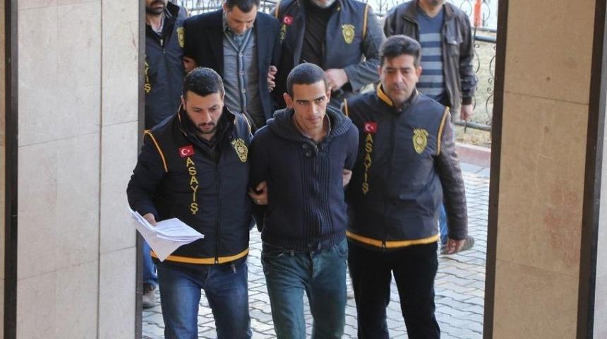 Yaşlı Kadını Fet&ouml; Bahanesiyle Dolandırdılar