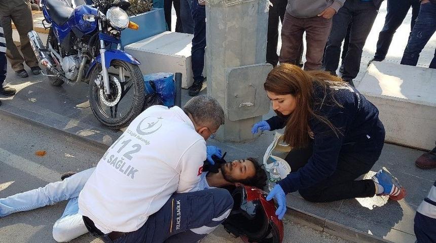 Motosiklet S&uuml;r&uuml;c&uuml;s&uuml;n&uuml; Başındaki Kask Kurtardı