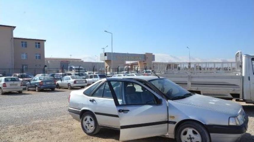 Cezaevine Ziyarete Gitti, Park Ettiği Otomobilinden 9 Bin Lirası &Ccedil;alındı