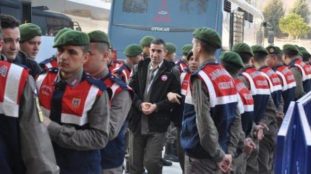 Silahını Darbeci Yarbaya Doğrultan Uzman Onbaşı; 'emre Uysaydım Polisler Ölecekti'