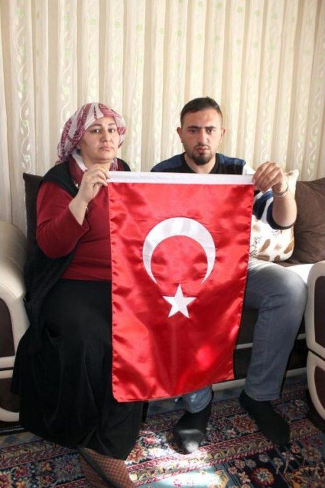 Terör Saldırısında Gözünü Kaybeden Asker Aylardır 'gazilik' Için Bekliyor