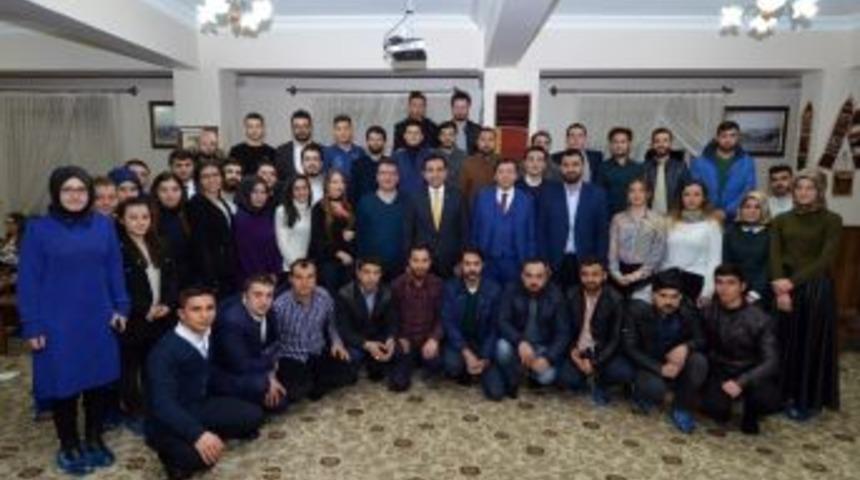 Belediye Başkanı Bahçeci Gençlerle Buluştu