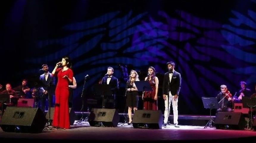 En Sevilen T&uuml;rk Sanat M&uuml;ziği Şarkıları Ga&uuml;n&rsquo;de S&ouml;ylendi