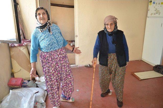 82 Yaşında Cami Nöbeti Tutan Fatma Sazan’ın Kızı Konuştu