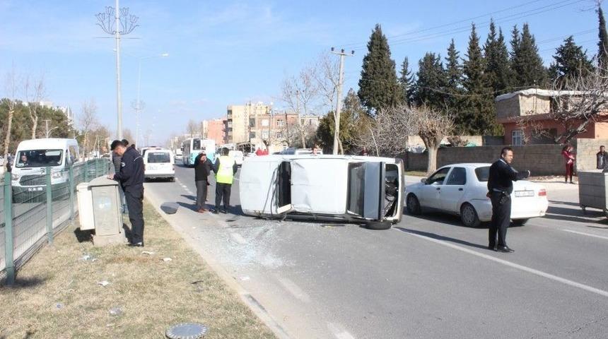 Otomobil Takla Attı: 2 Yaralı