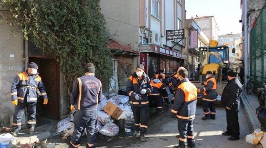 Evden 5 Kamyon &Ccedil;&ouml;p &Ccedil;ıkarıldı