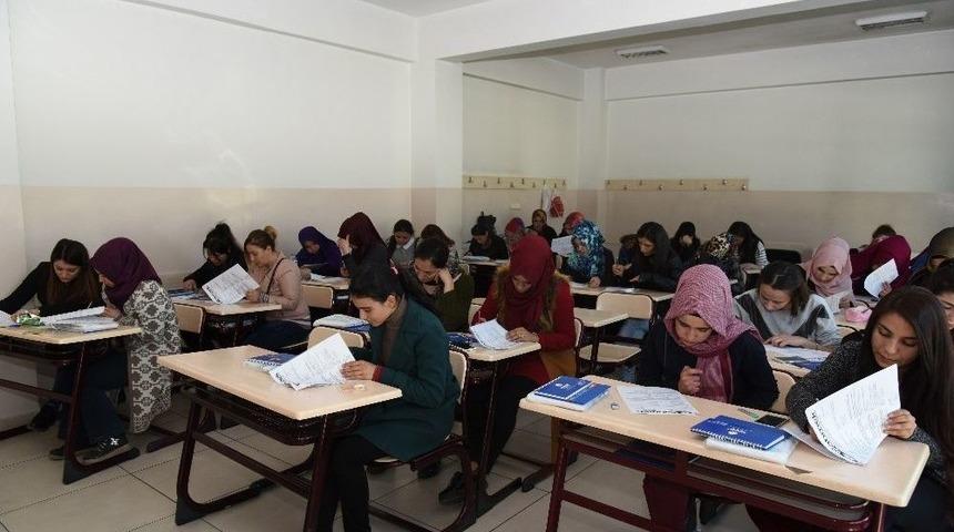 Gaziantep&rsquo;te 462 Kişi Meslek Sahibi Oluyor