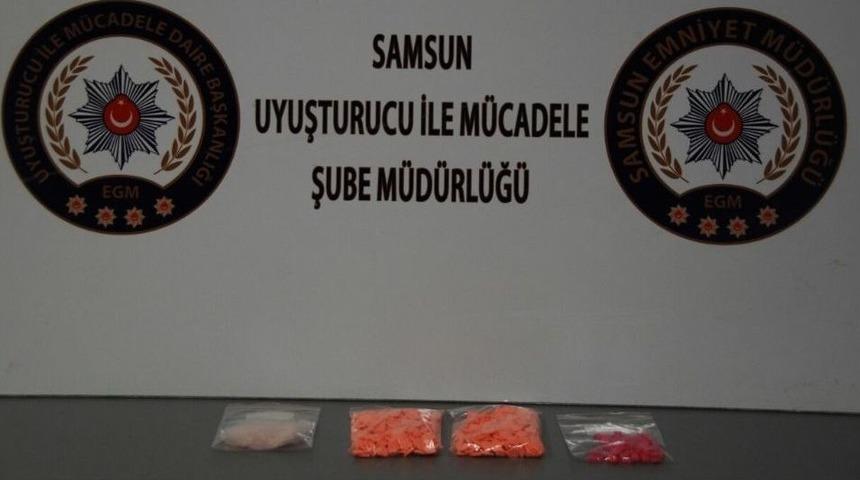 &Uuml;zerinde 566 Uyuşturucu Hapla Yakalandı