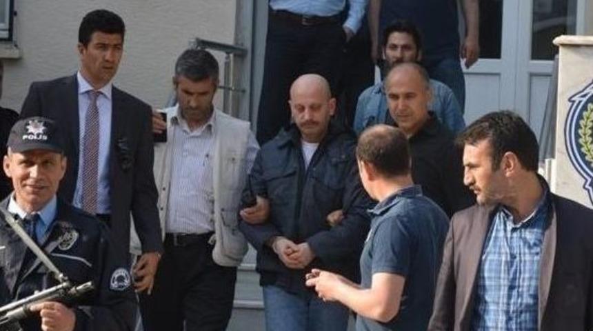 Anne Baba Katili Sessiz Sedasız G&ouml;m&uuml;ld&uuml;