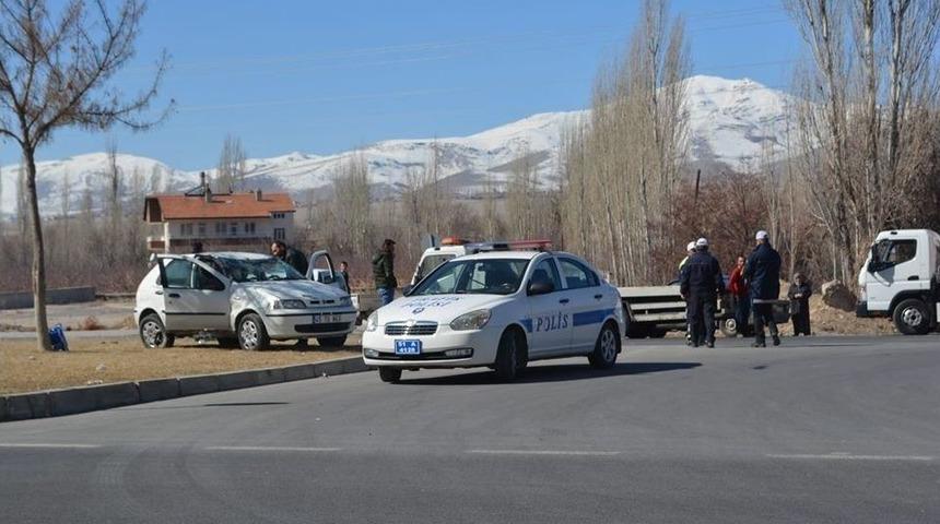 Niğde&rsquo;de Trafik Kazası: 3 Yaralı