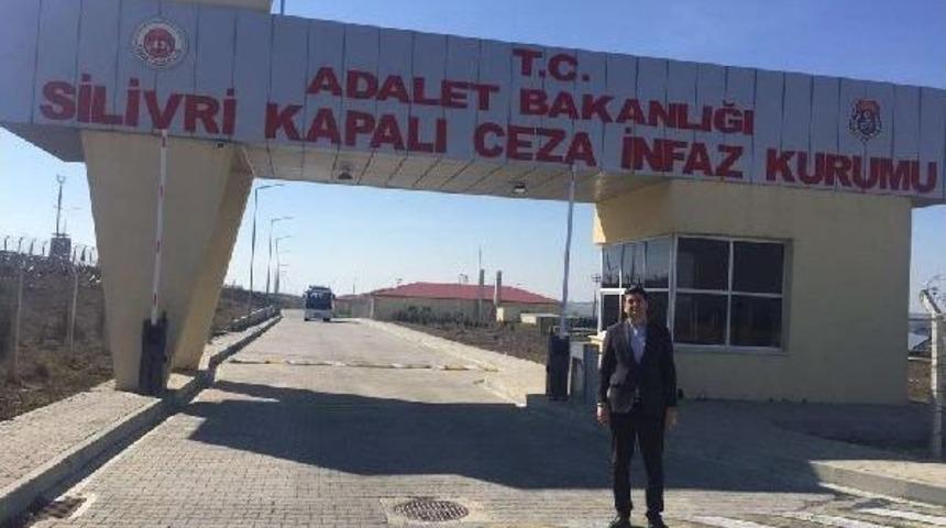 Chp'li Adıg&uuml;zel&rsquo;Den, Cumhurbaşkanı&rsquo;Na Hakaretten Tutuklanan Gence Ziyaret
