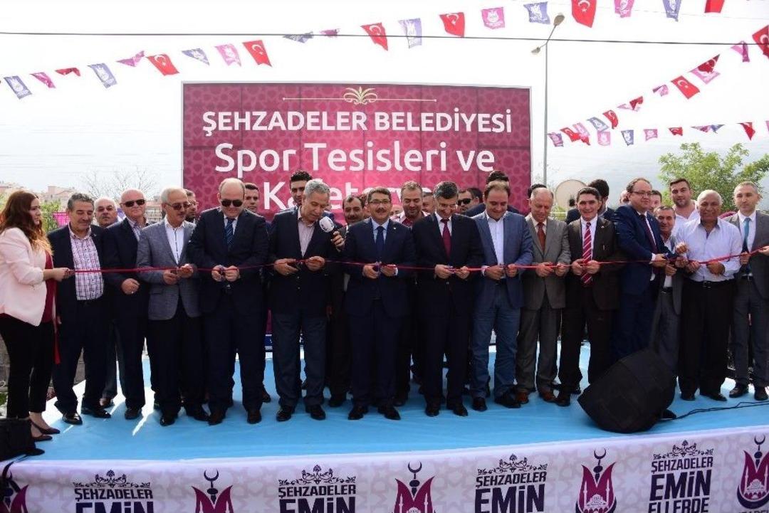 Şehzadeler Belediyesi Hizmetleriyle G&ouml;z Kamaştırıyor