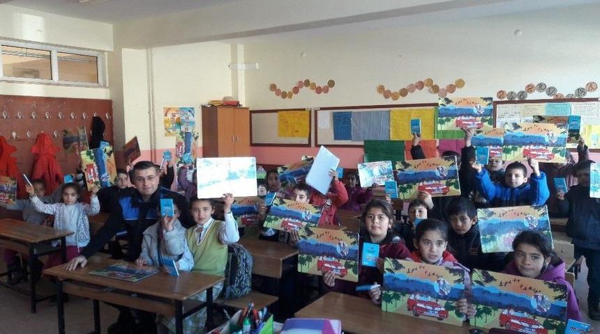 Köy Okuluna Kırtasiye Yardımı Yapıldı