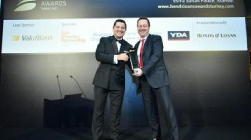 Ak Yatırım'ın 2016 Tahvil Ihra&ccedil;larına &Uuml;&ccedil; &Ouml;d&uuml;l Birden