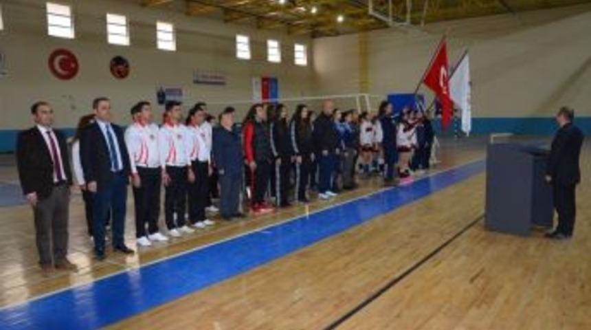 Okul Sporları Gen&ccedil;ler Voleybol M&uuml;sabakaları Başladı