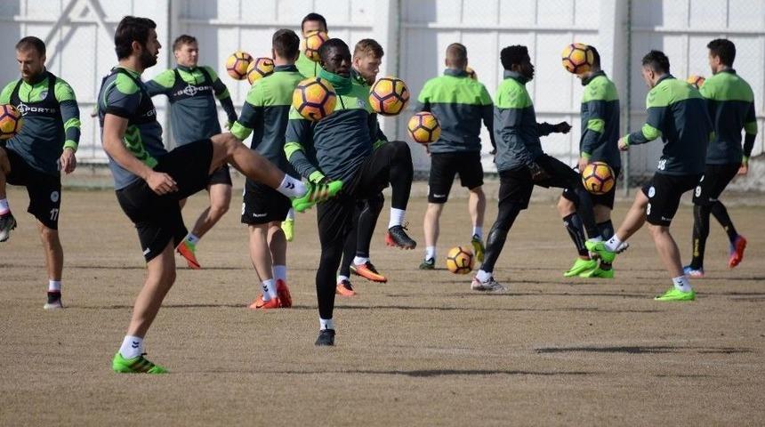 Atiker Konyaspor, Trabzonspor Hazırlıklarını S&uuml;rd&uuml;r&uuml;yor