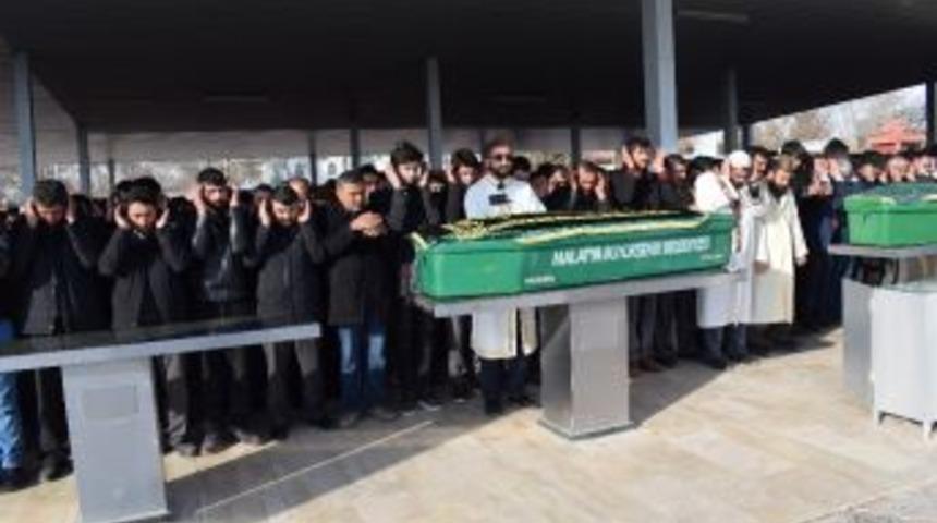 Trafik Kazasında &Ouml;len Baba Oğul Toprağa Verildi