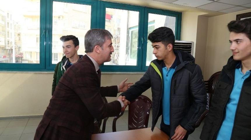 T&uuml;rkiye Şampiyonları&rsquo;ndan Başkana Şirin&rsquo;e Jest