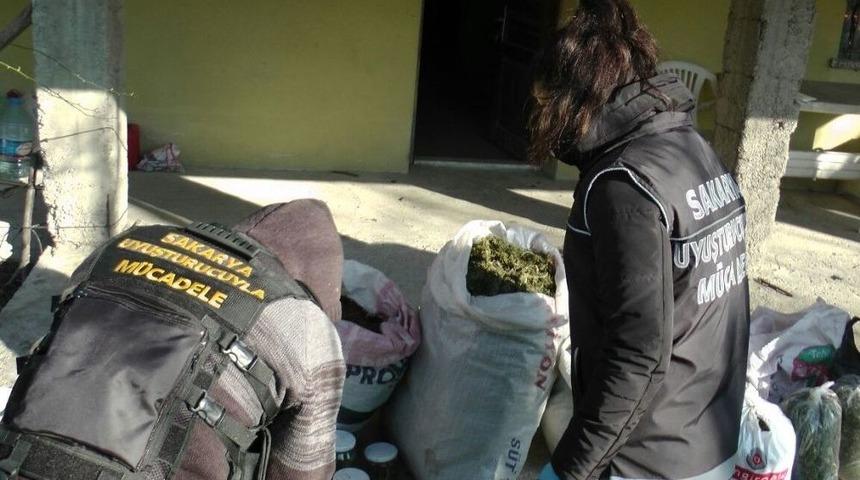 Sakarya&rsquo;da 24 Kilogram Kubar Esrar Ele Ge&ccedil;irildi