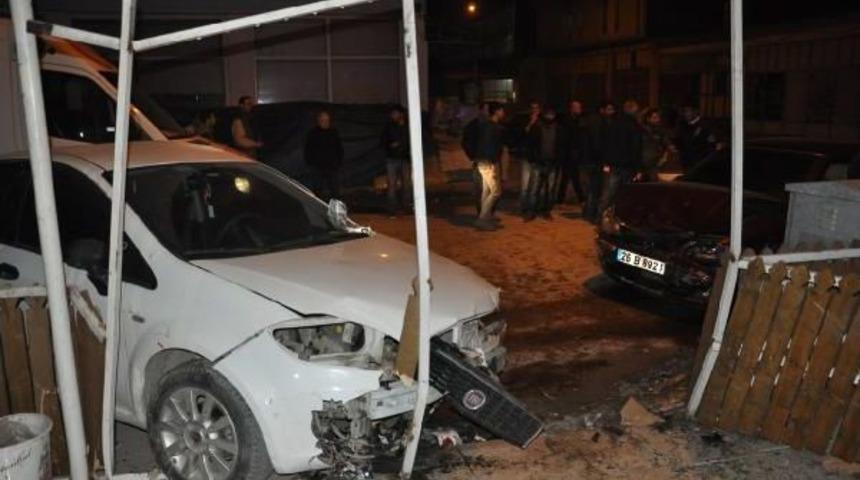 İneg&ouml;l'de Zincirleme Kaza; 3 Yaralı