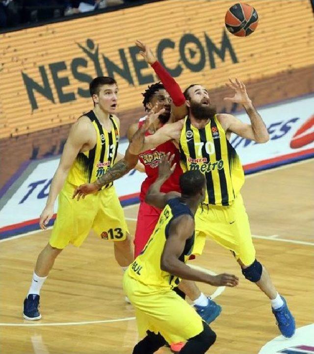 Fenerbahçe: 67 - Olympiakos: 64