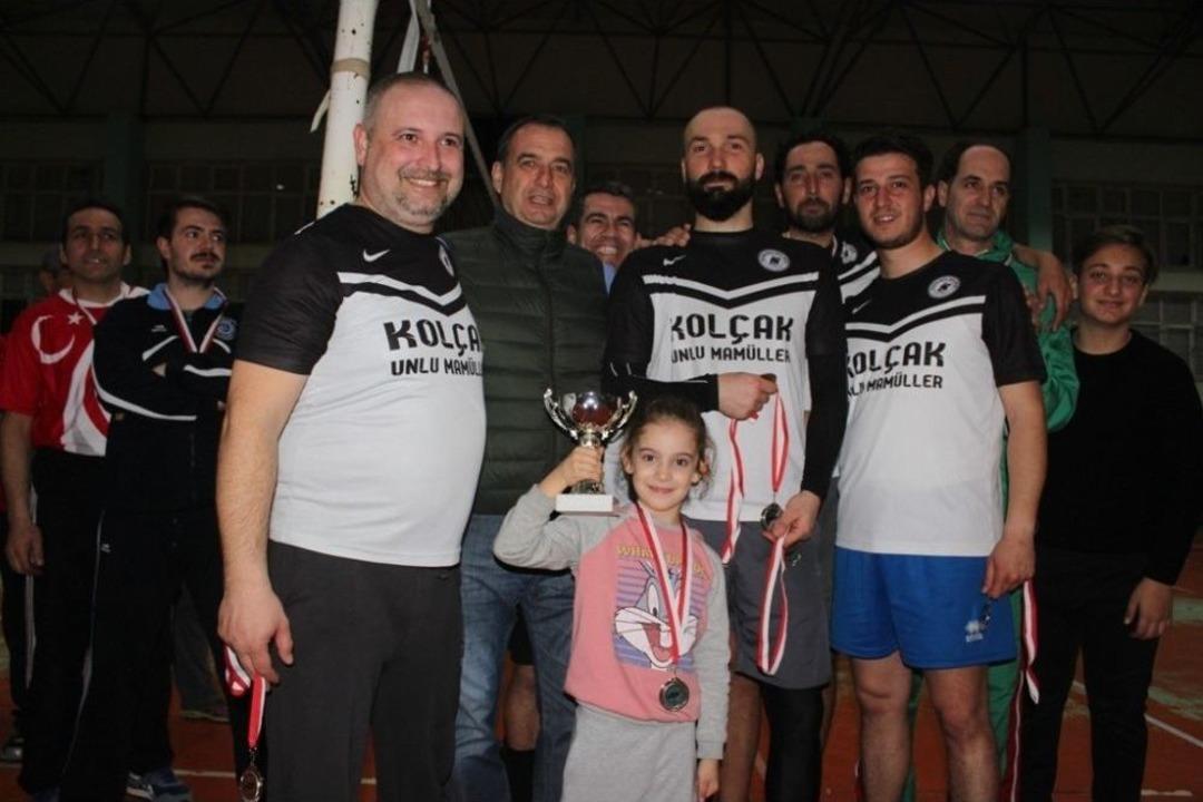 Ayvalık&rsquo;ta Muhtarlar Derneği&rsquo;nin Voleybol Turnuvasında Şampiyon Kayaspor Oldu
