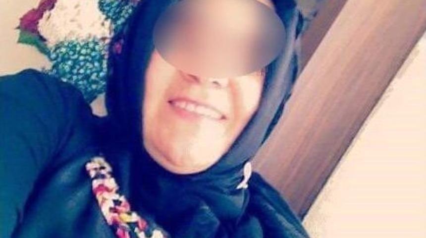 Sevgilisini Karısının Yanında Kalbinden Bı&ccedil;aklayan Kadın: