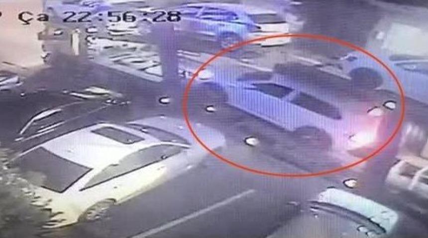 (&ouml;zel Haber) Tır &Uuml;zerinde Bayiye Getirilen Sıfır Otomobilin &Ccedil;alınma Anı Kamerada